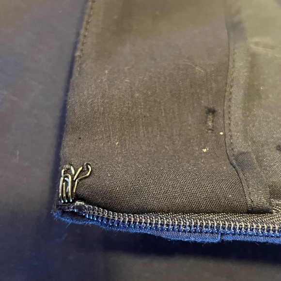 Ann Taylor navy blue shorts with white scalloped trim and side zip. NWT Size 4 - Picture 14 of 15